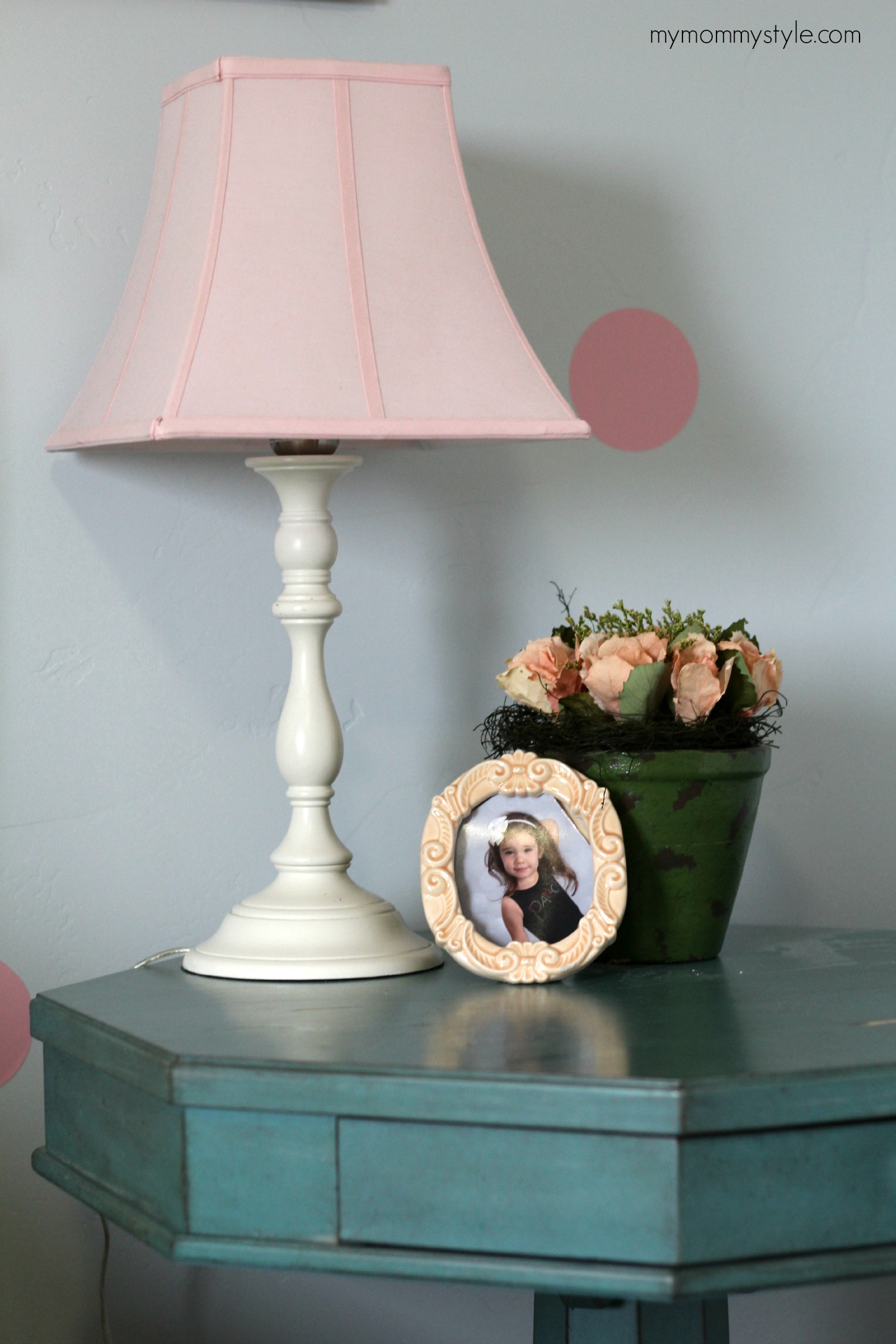 nightstand, little girls room, mymommystyle.com