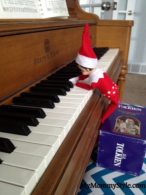 elf on the shelf ideas, playing the piano
