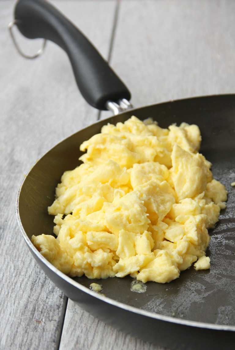 perfect fluffy scrambled eggs