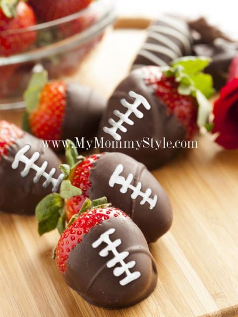 cropped-football-chocolate-covered-strawberries-superbowl-food-snacks-ideas-desserts-appetizers1.jpg