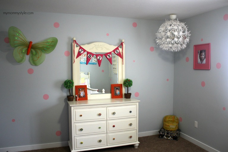 Little Girls room, polka dot walls, mymommystyle.com