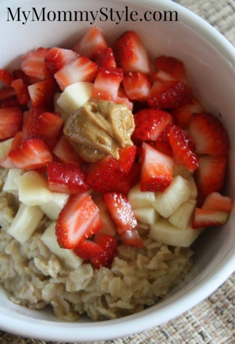 Peanut Butter Oatmeal with strawberries and bananas