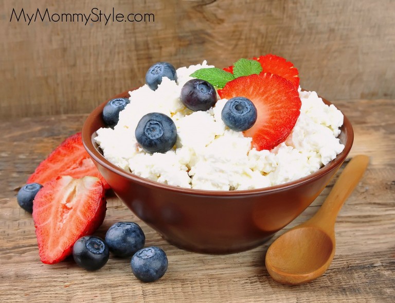 Cottage cheese with berries on wooden tables.Home cuisine