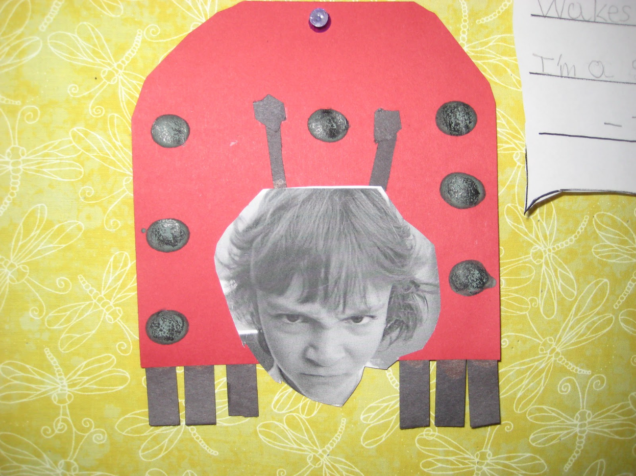 Ladybug craft di coccinella con l'immagine di un bambino che fa una faccia brontolona.