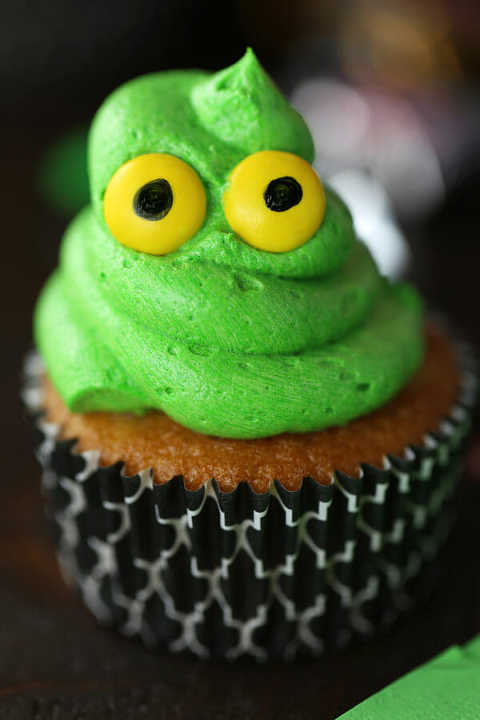 green ghost cupcakes