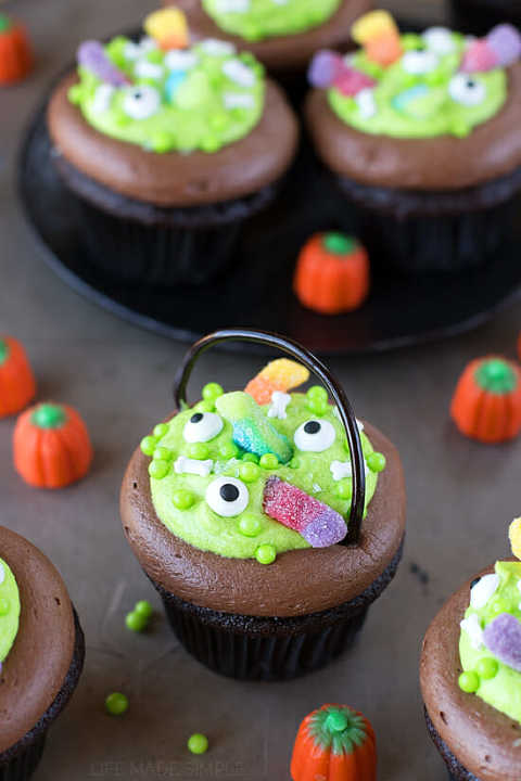 witch's cauldron cupcakes