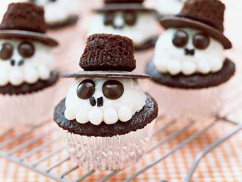 Skeleton head cupcakes