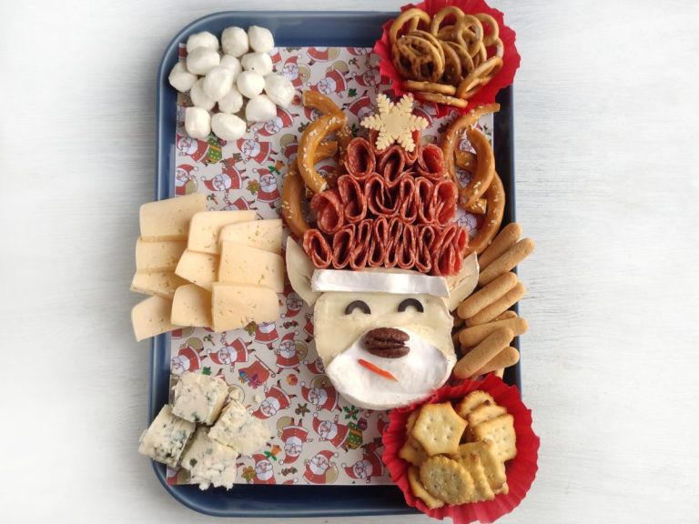 christmas reindeer charcuterie board