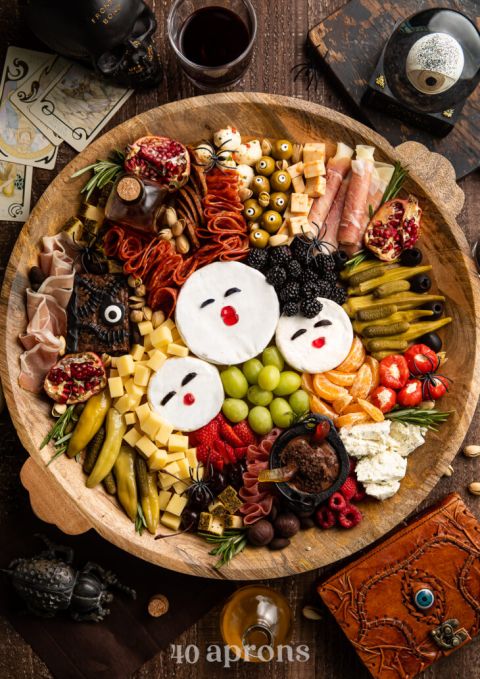 hocus pocus charcuterie board