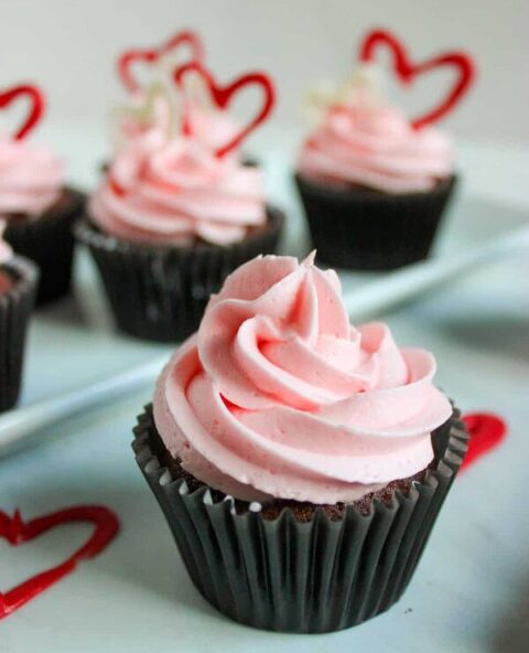 Roundup Image for Valentine Cupcakes 