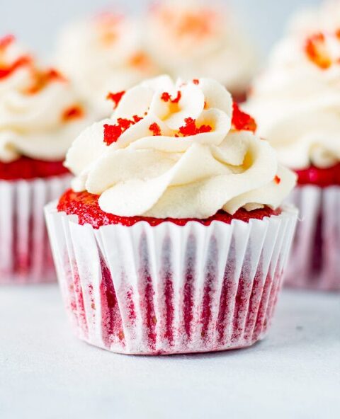 Roundup Image for Valentine Cupcakes 