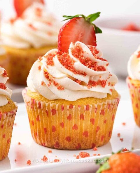 Roundup Image for Valentine Cupcakes 