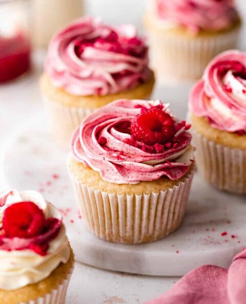 Roundup Image for Valentine Cupcakes 