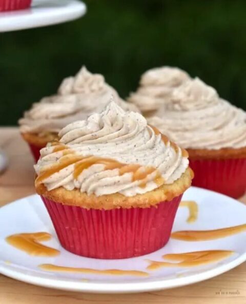 Roundup Image for Valentine Cupcakes 