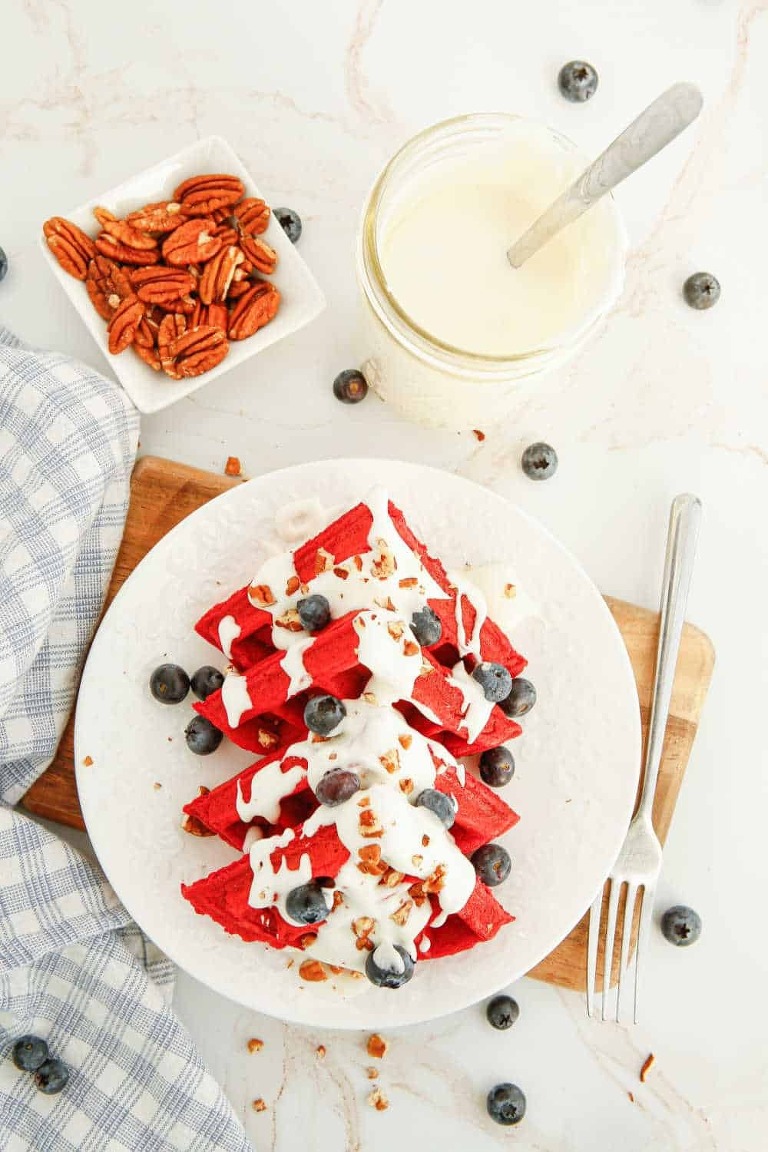roundup image for Valentine breakfast ideas