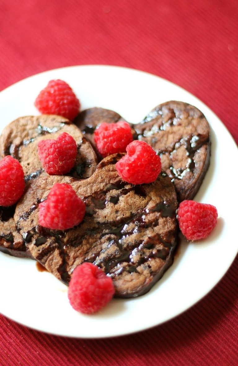 roundup image for Valentine breakfast ideas