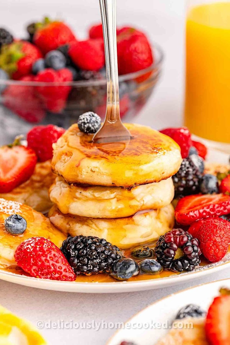 roundup image for Valentine breakfast ideas