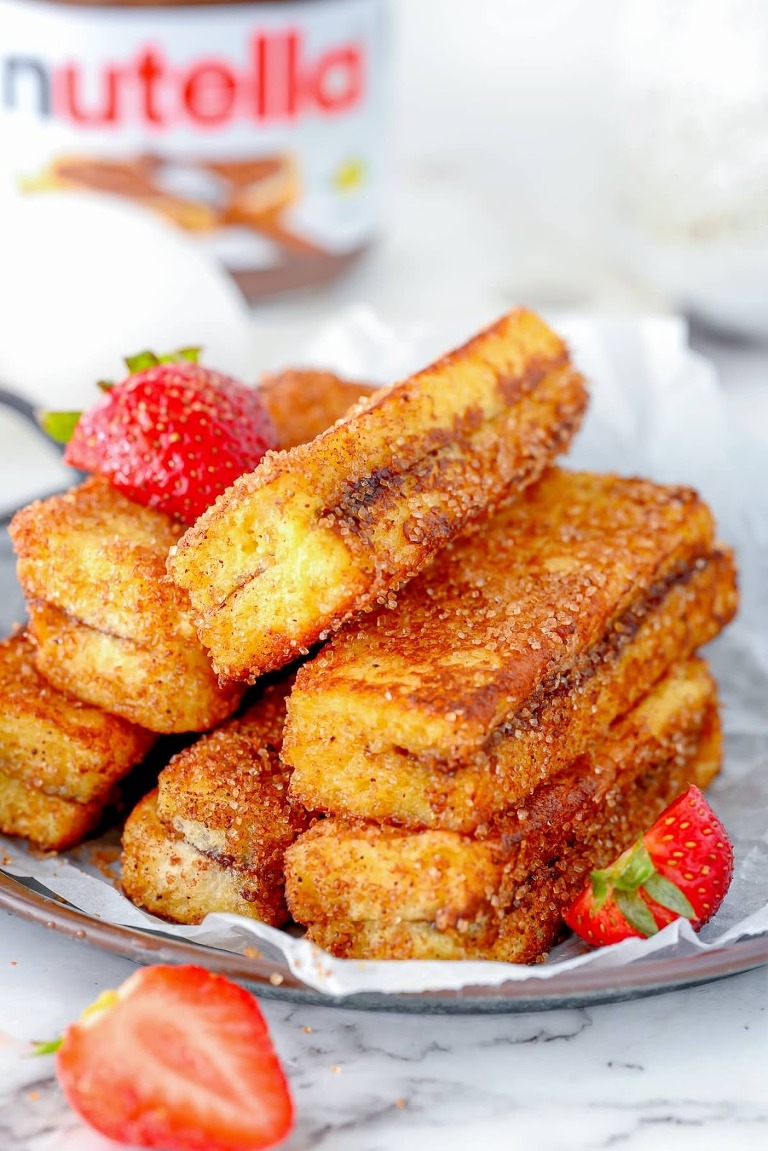 roundup image for Valentine breakfast ideas