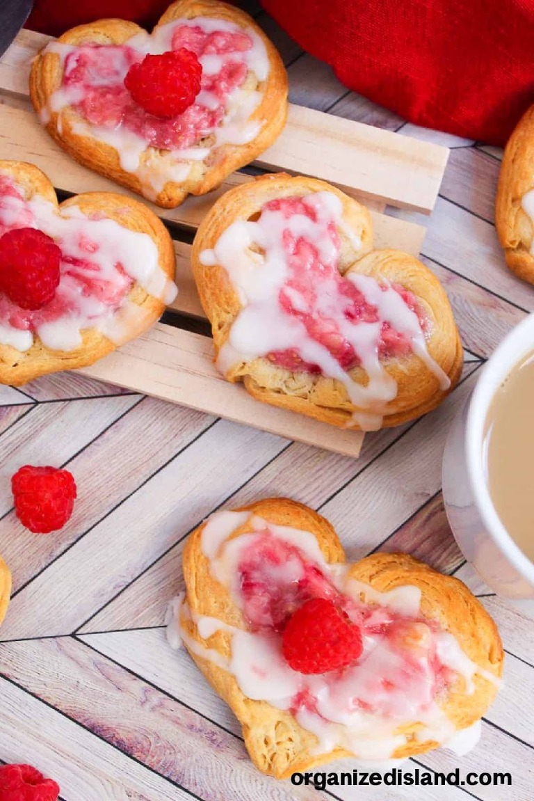 roundup image for Valentine breakfast ideas
