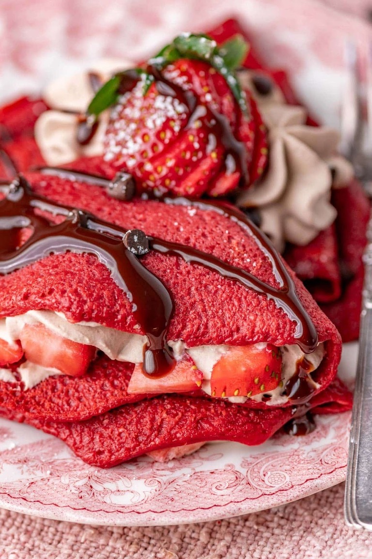 roundup image for Valentine breakfast ideas