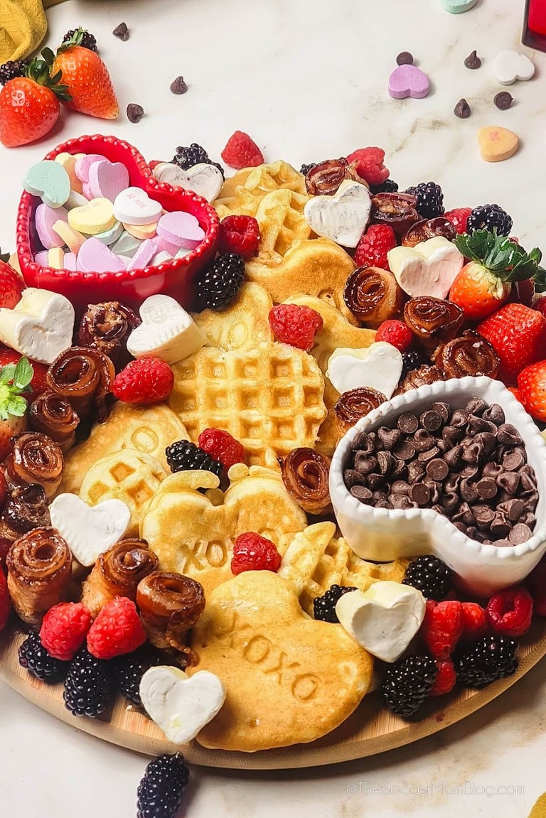 roundup image for Valentine breakfast ideas