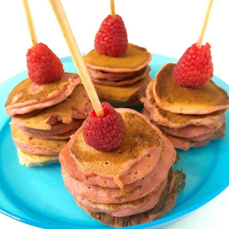 roundup image for Valentine breakfast ideas